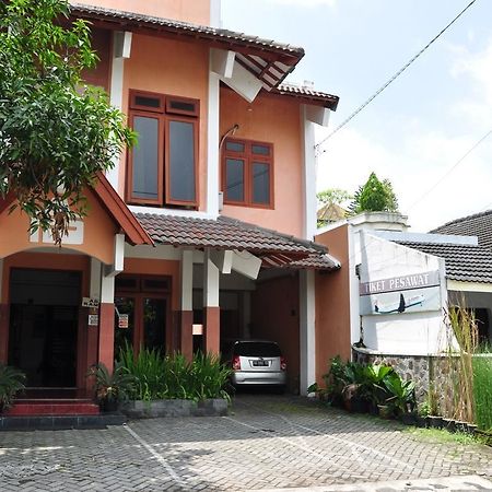 Hotel Dana Yogyakarta Esterno foto
